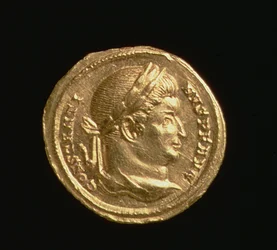 Aureo di Costantino il Grande (AD 306-37) Imperatore di Roma, Zecca di Treviri, AD 306-37 (dritto)